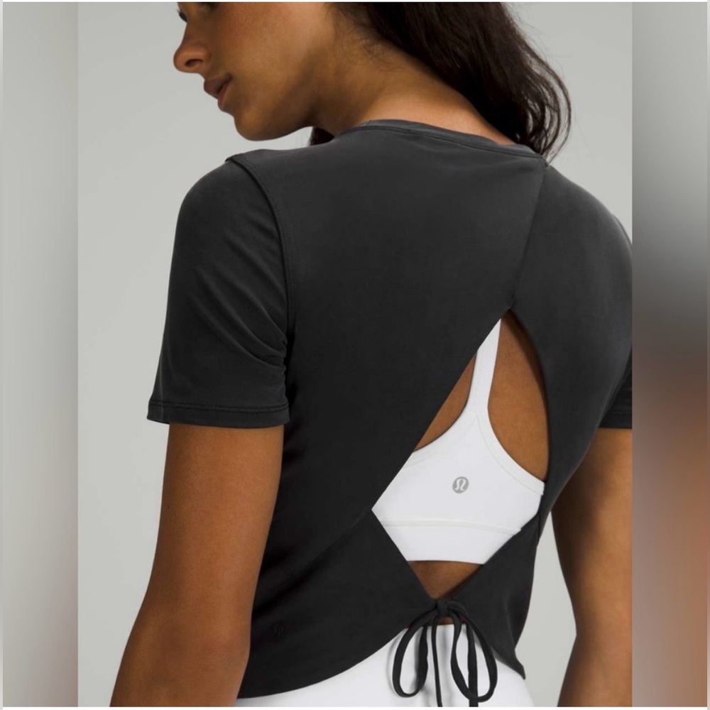 *SOLD* Lululemon 🍋 Open Tie-Back Short Sleeve Top